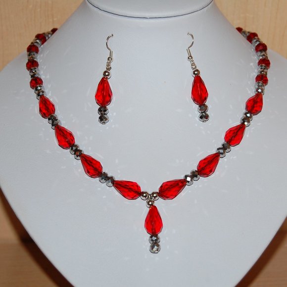 Set Necklace and Earrings,Glass Beaded Earring and Necklace,Red and Silver Color - Picture 1 of 5